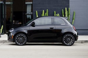 2024 Fiat 500e vs. Nissan LEAF in Surrey, BC