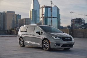 imgi_22_2025-chrysler-pacifica-hybrid-appetizer-feature-design_5ad64054763f94a5ed2b4f14763146-600x400