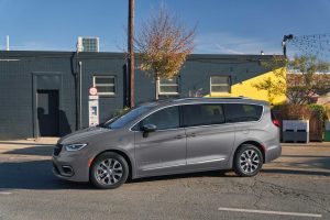 imgi_24_2025-chrysler-pacifica-hybrid-gallery-two_b41e2c3c7fb32969b1fd82e5afd936ad-960x640